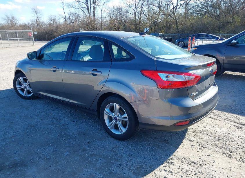 Photo 3 of 2014 Ford Focus SE (VIN 1FADP3F2XEL293070)