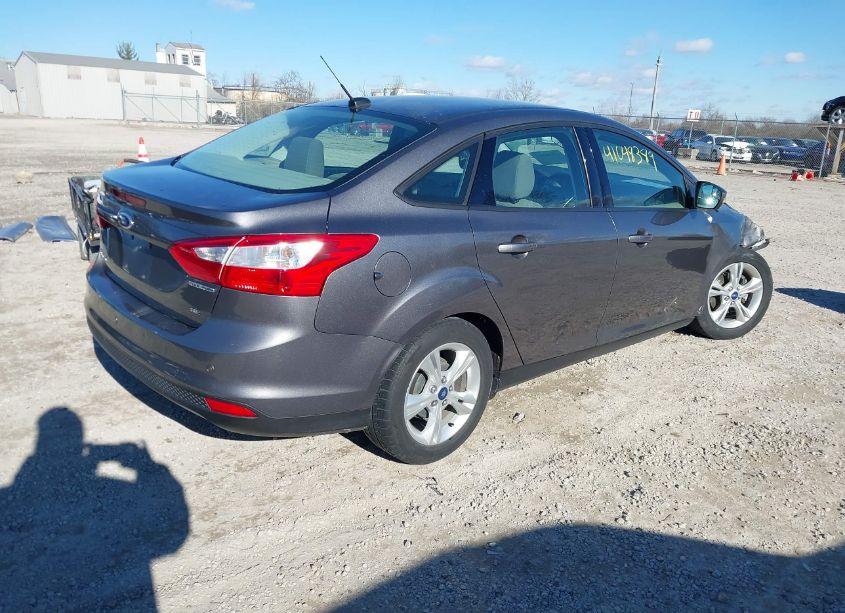 Photo 4 of 2014 Ford Focus SE (VIN 1FADP3F2XEL293070)