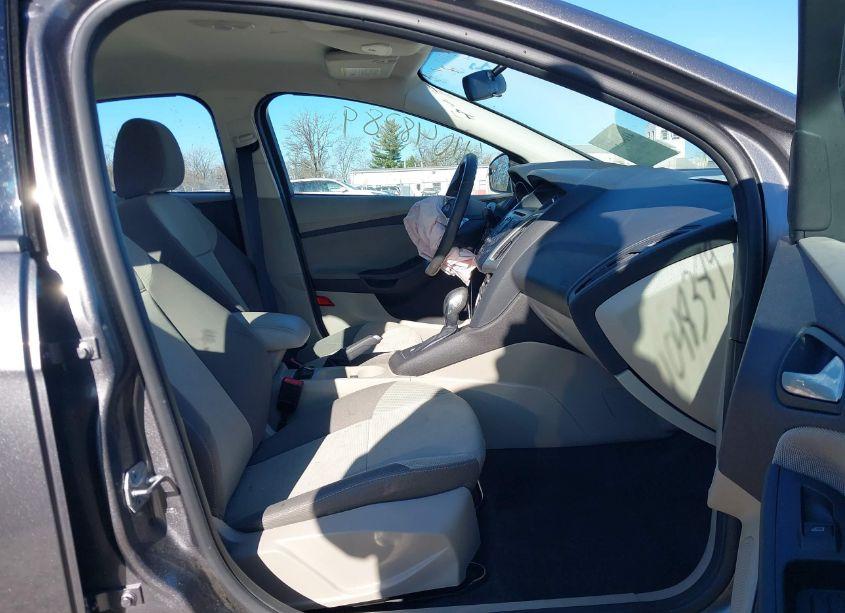 Photo 5 of 2014 Ford Focus SE (VIN 1FADP3F2XEL293070)