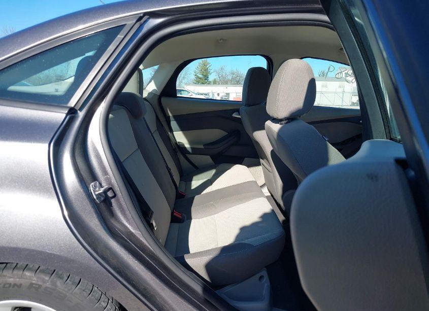 Photo 8 of 2014 Ford Focus SE (VIN 1FADP3F2XEL293070)