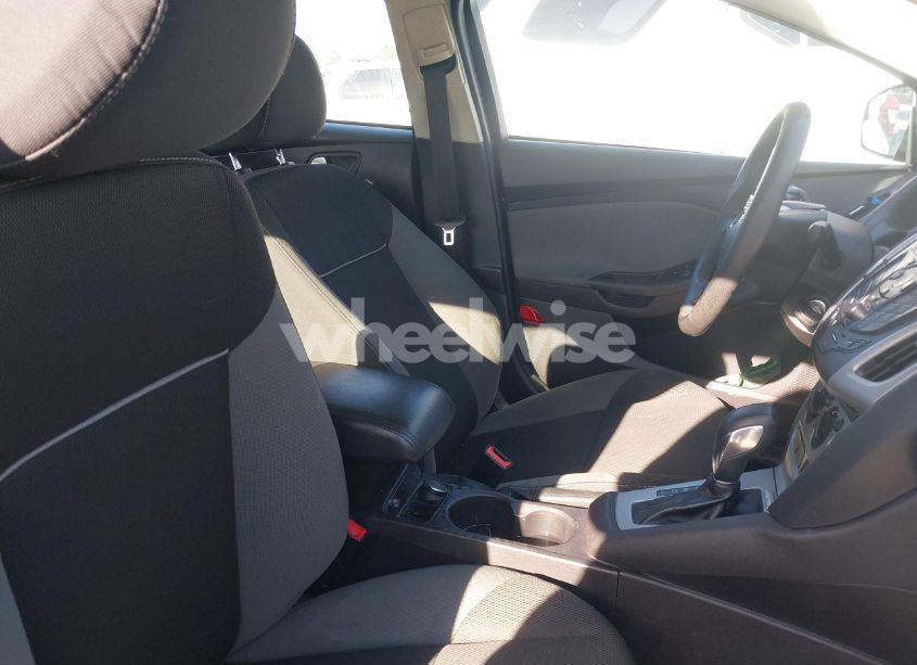 Photo 5 of 2014 Ford Focus SE (VIN 1FADP3F2XEL315908)