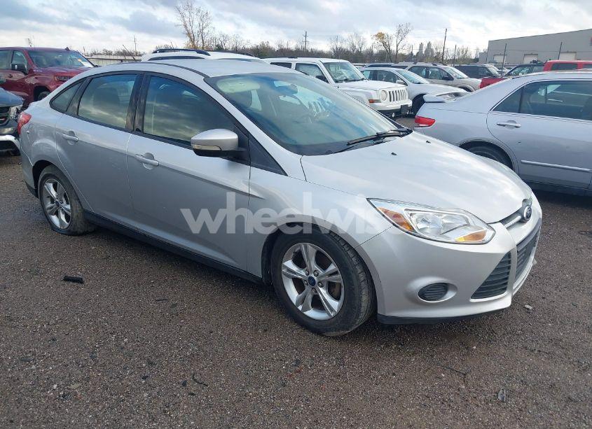 2014 Ford Focus SE (VIN 1FADP3F2XEL318260) main photo