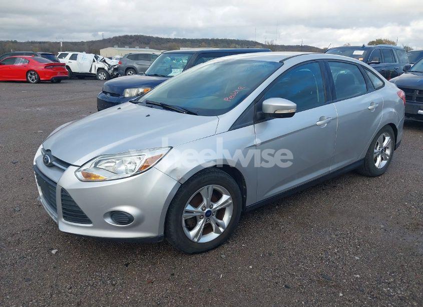 Photo 2 of 2014 Ford Focus SE (VIN 1FADP3F2XEL318260)