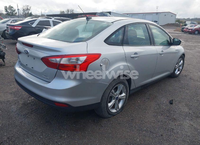 Photo 4 of 2014 Ford Focus SE (VIN 1FADP3F2XEL318260)