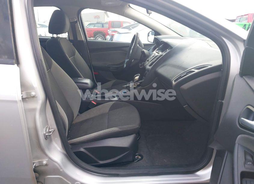 Photo 5 of 2014 Ford Focus SE (VIN 1FADP3F2XEL318260)