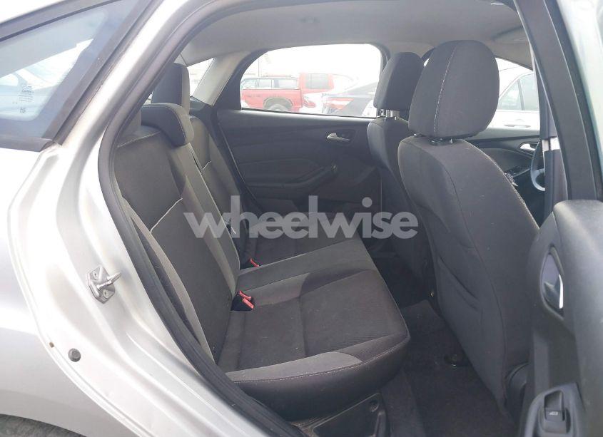 Photo 8 of 2014 Ford Focus SE (VIN 1FADP3F2XEL318260)