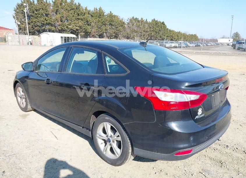 Photo 3 of 2014 Ford Focus SE (VIN 1FADP3F2XEL320235)