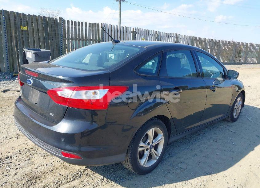 Photo 4 of 2014 Ford Focus SE (VIN 1FADP3F2XEL320235)