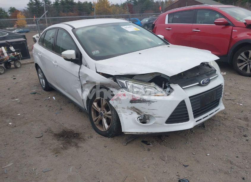 2014 Ford Focus SE (VIN 1FADP3F2XEL338217) main photo