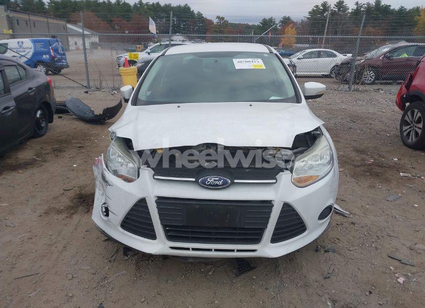 Photo 12 of 2014 Ford Focus SE (VIN 1FADP3F2XEL338217)