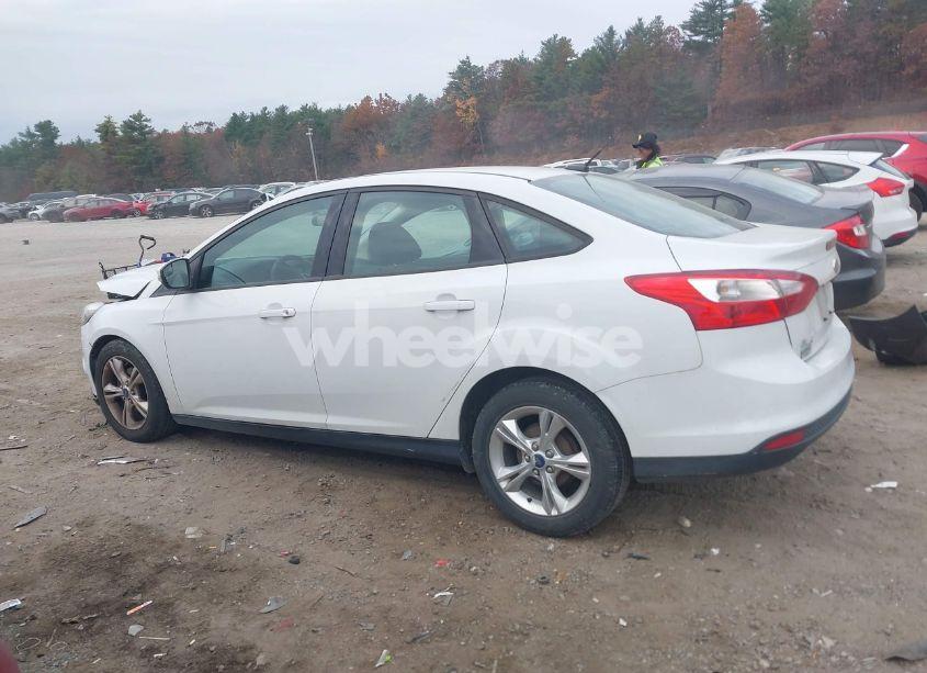Photo 14 of 2014 Ford Focus SE (VIN 1FADP3F2XEL338217)