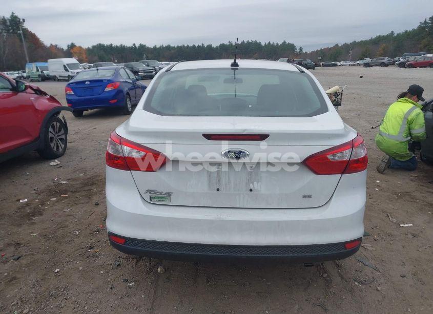 Photo 16 of 2014 Ford Focus SE (VIN 1FADP3F2XEL338217)