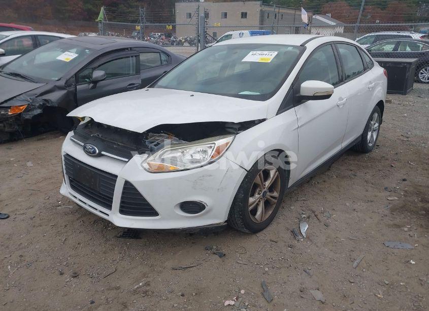 Photo 2 of 2014 Ford Focus SE (VIN 1FADP3F2XEL338217)