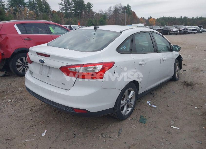 Photo 4 of 2014 Ford Focus SE (VIN 1FADP3F2XEL338217)