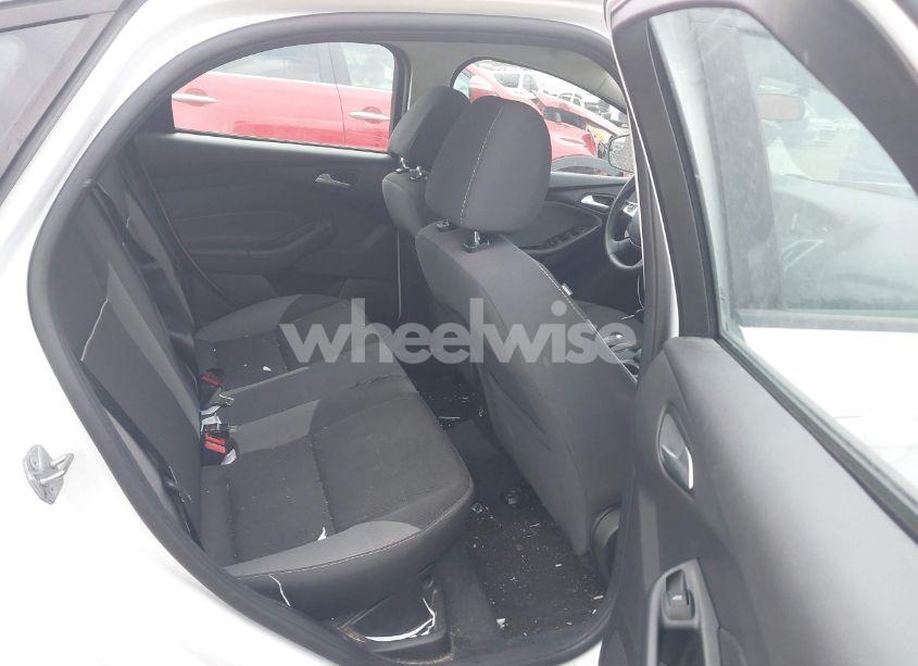 Photo 8 of 2014 Ford Focus SE (VIN 1FADP3F2XEL338217)