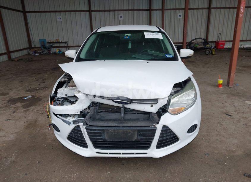 Photo 12 of 2014 Ford Focus SE (VIN 1FADP3F2XEL360461)