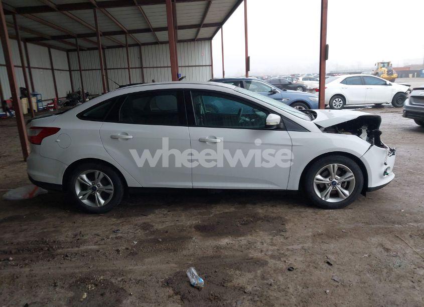 Photo 13 of 2014 Ford Focus SE (VIN 1FADP3F2XEL360461)