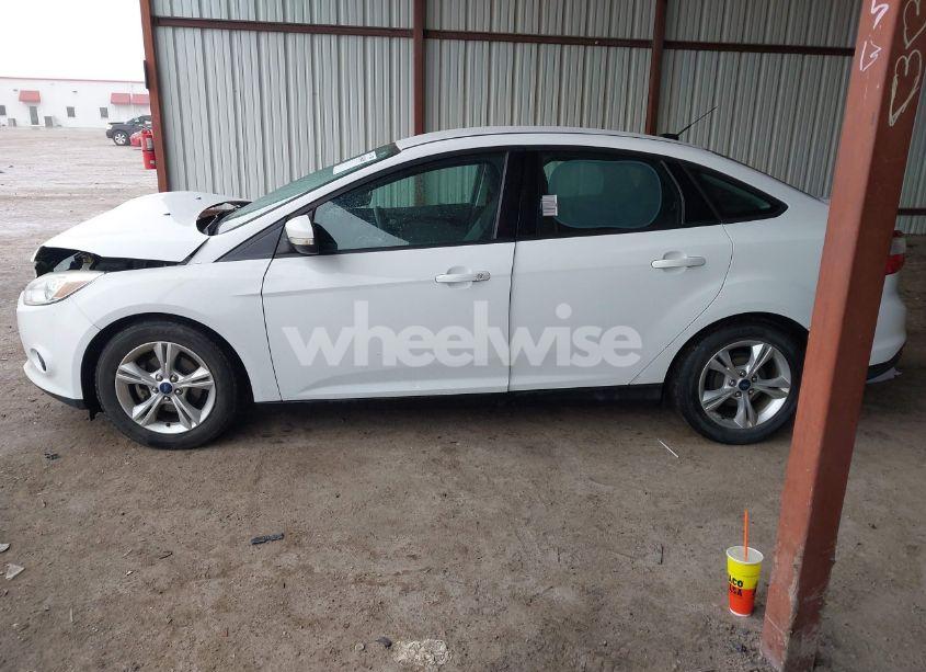 Photo 14 of 2014 Ford Focus SE (VIN 1FADP3F2XEL360461)
