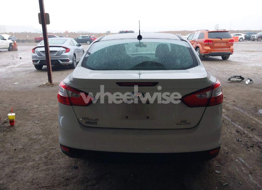 Photo 16 of 2014 Ford Focus SE (VIN 1FADP3F2XEL360461)