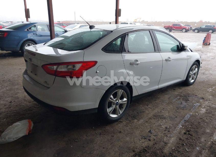 Photo 4 of 2014 Ford Focus SE (VIN 1FADP3F2XEL360461)