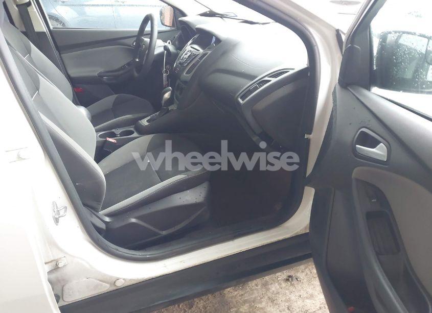 Photo 5 of 2014 Ford Focus SE (VIN 1FADP3F2XEL360461)