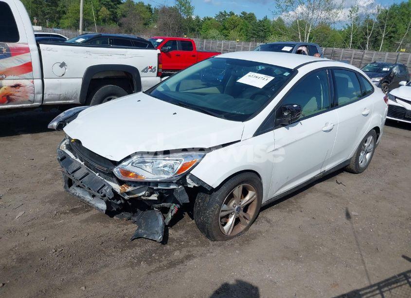 Photo 2 of 2014 Ford Focus SE (VIN 1FADP3F2XEL366700)