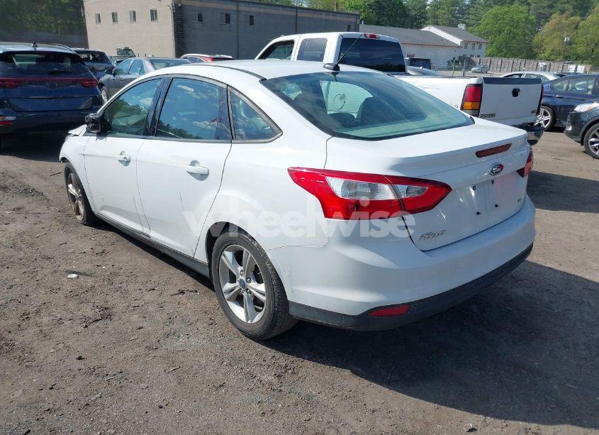 Photo 3 of 2014 Ford Focus SE (VIN 1FADP3F2XEL366700)