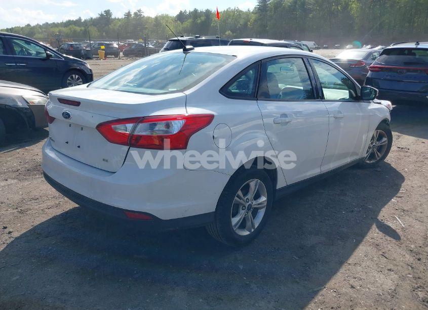 Photo 4 of 2014 Ford Focus SE (VIN 1FADP3F2XEL366700)