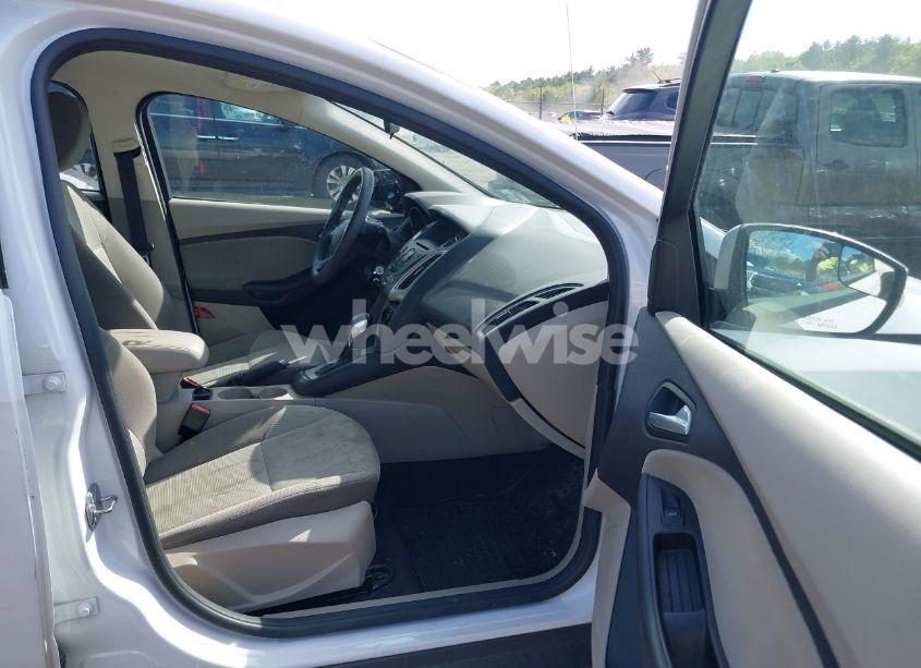 Photo 5 of 2014 Ford Focus SE (VIN 1FADP3F2XEL366700)