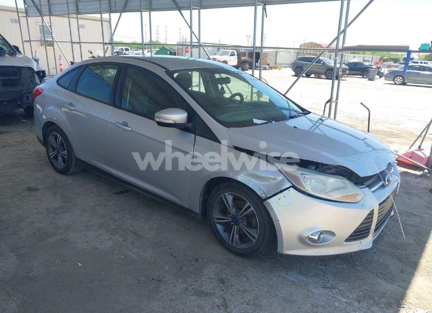 2014 Ford Focus SE (VIN 1FADP3F2XEL372688) main photo