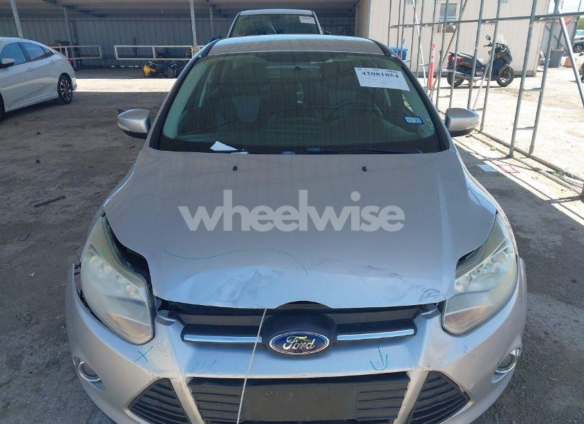 Photo 12 of 2014 Ford Focus SE (VIN 1FADP3F2XEL372688)