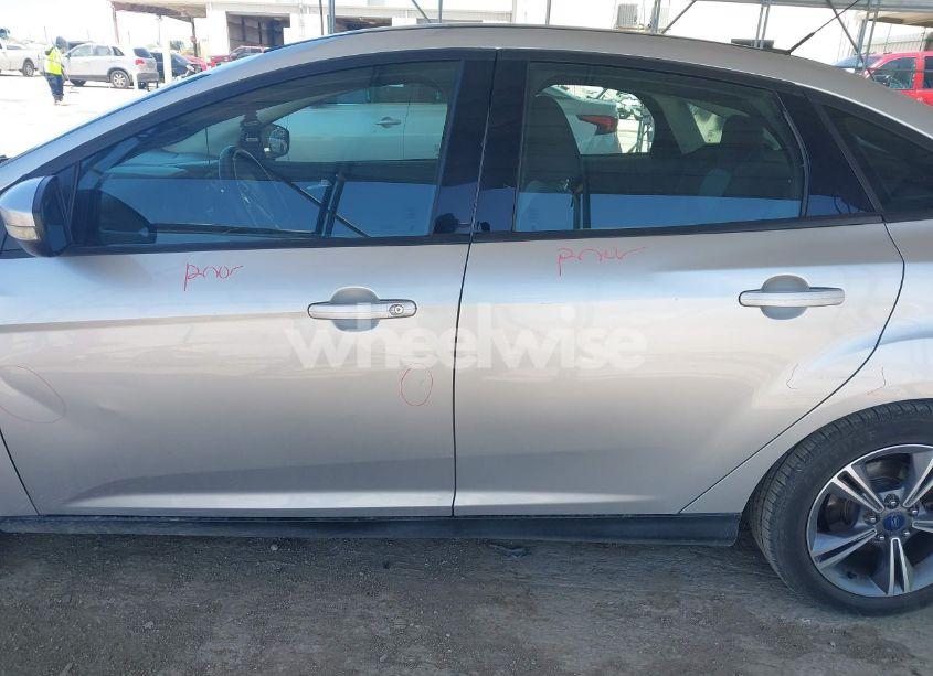 Photo 14 of 2014 Ford Focus SE (VIN 1FADP3F2XEL372688)