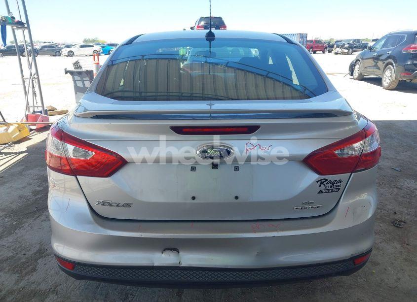 Photo 16 of 2014 Ford Focus SE (VIN 1FADP3F2XEL372688)