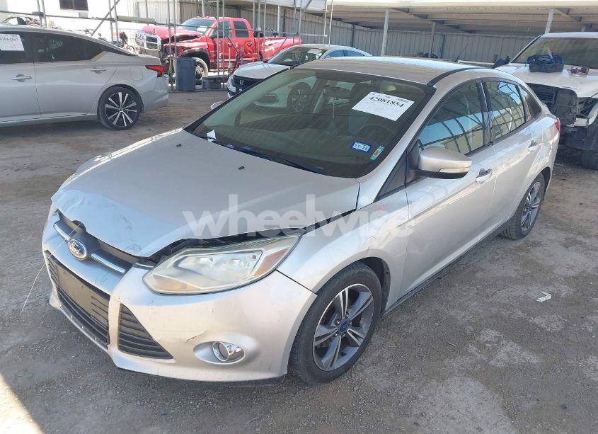 Photo 2 of 2014 Ford Focus SE (VIN 1FADP3F2XEL372688)