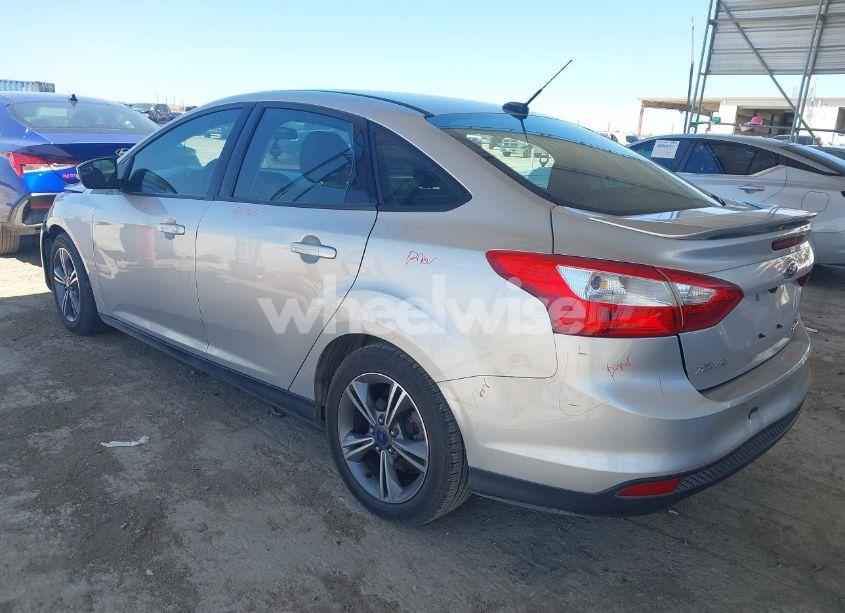 Photo 3 of 2014 Ford Focus SE (VIN 1FADP3F2XEL372688)