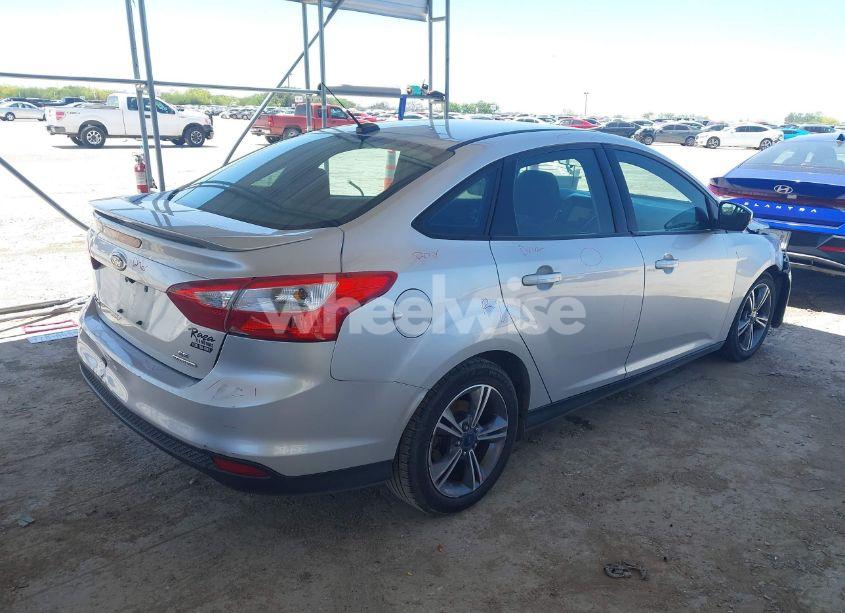 Photo 4 of 2014 Ford Focus SE (VIN 1FADP3F2XEL372688)