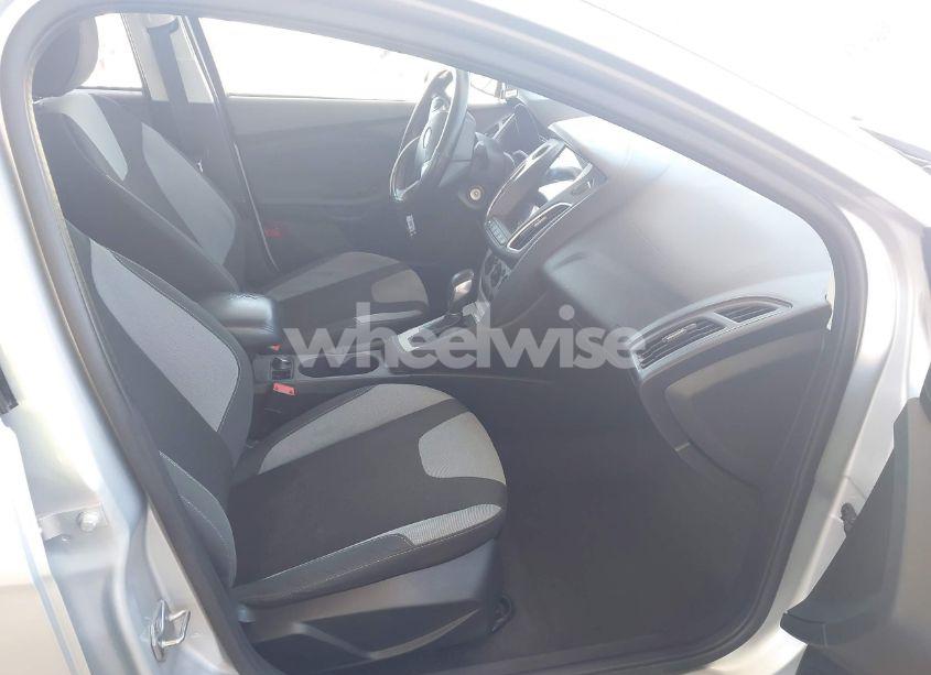 Photo 5 of 2014 Ford Focus SE (VIN 1FADP3F2XEL372688)