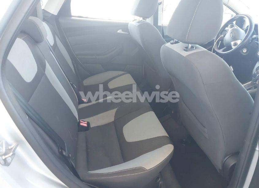 Photo 8 of 2014 Ford Focus SE (VIN 1FADP3F2XEL372688)