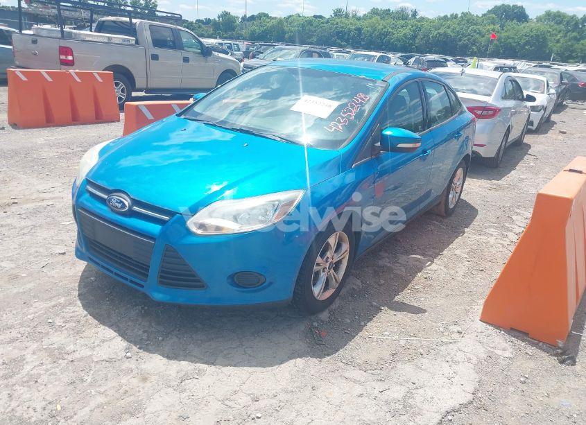 Photo 2 of 2014 Ford Focus SE (VIN 1FADP3F2XEL380581)