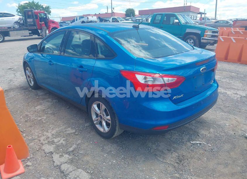 Photo 3 of 2014 Ford Focus SE (VIN 1FADP3F2XEL380581)