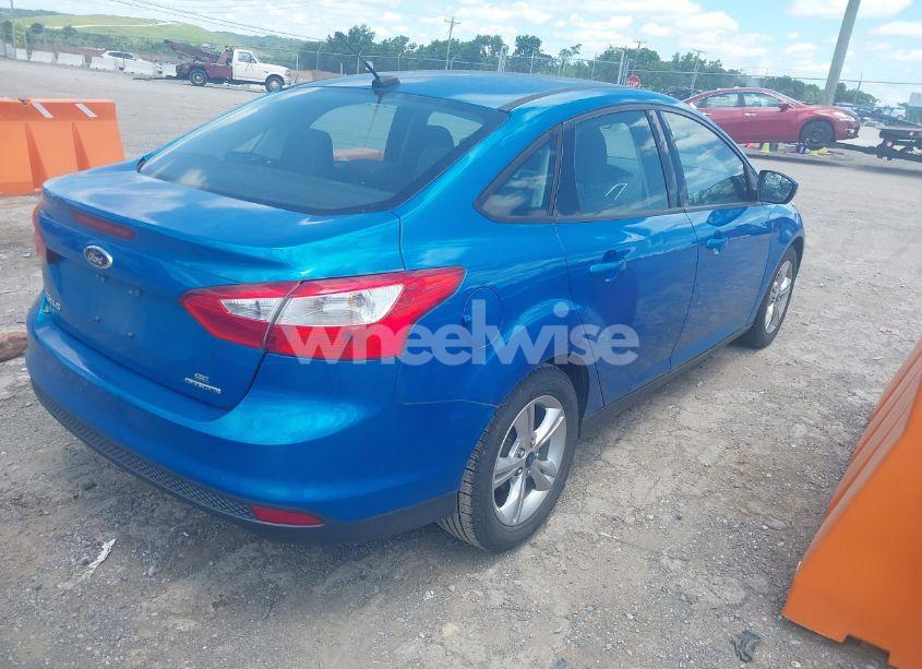 Photo 4 of 2014 Ford Focus SE (VIN 1FADP3F2XEL380581)