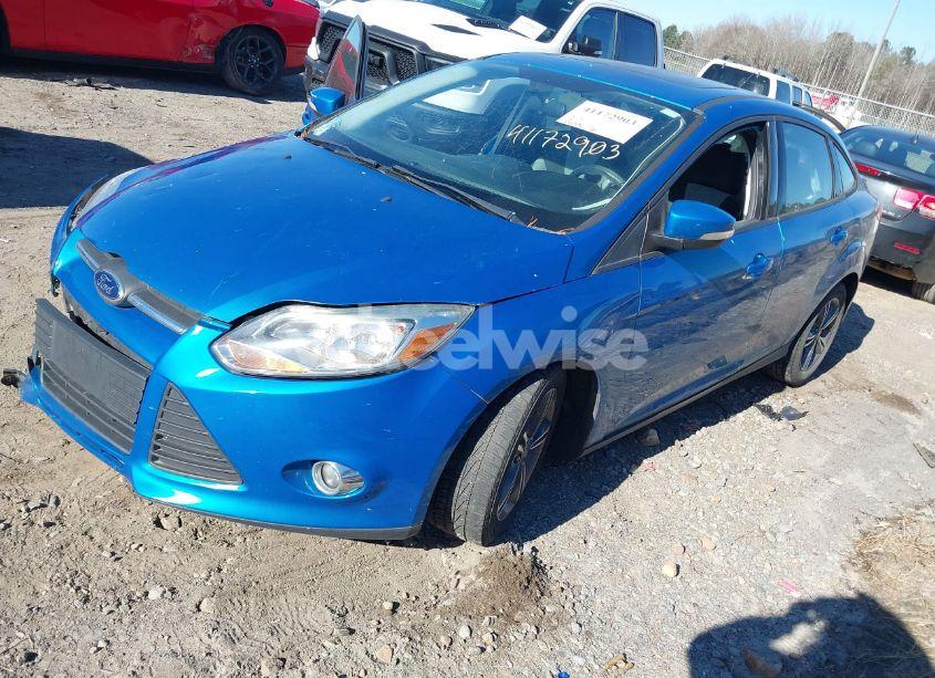 Photo 2 of 2014 Ford Focus SE (VIN 1FADP3F2XEL387126)