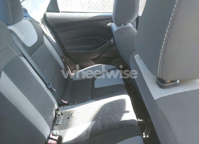 Photo 8 of 2014 Ford Focus SE (VIN 1FADP3F2XEL387126)