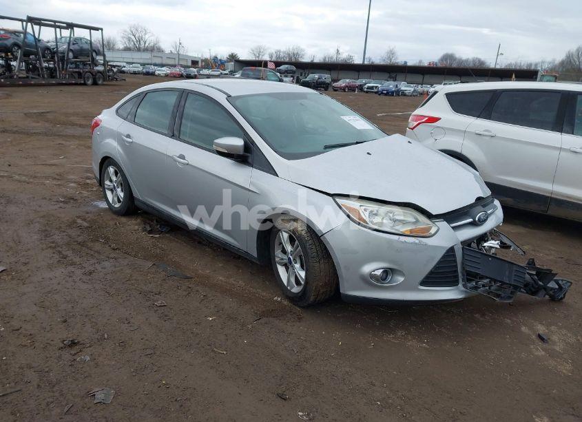 2014 Ford Focus SE (VIN 1FADP3F2XEL392052) main photo