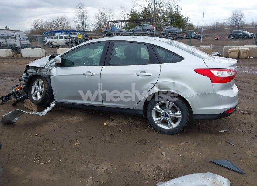 Photo 15 of 2014 Ford Focus SE (VIN 1FADP3F2XEL392052)