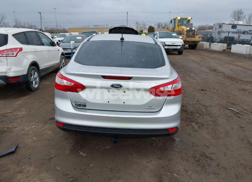 Photo 17 of 2014 Ford Focus SE (VIN 1FADP3F2XEL392052)