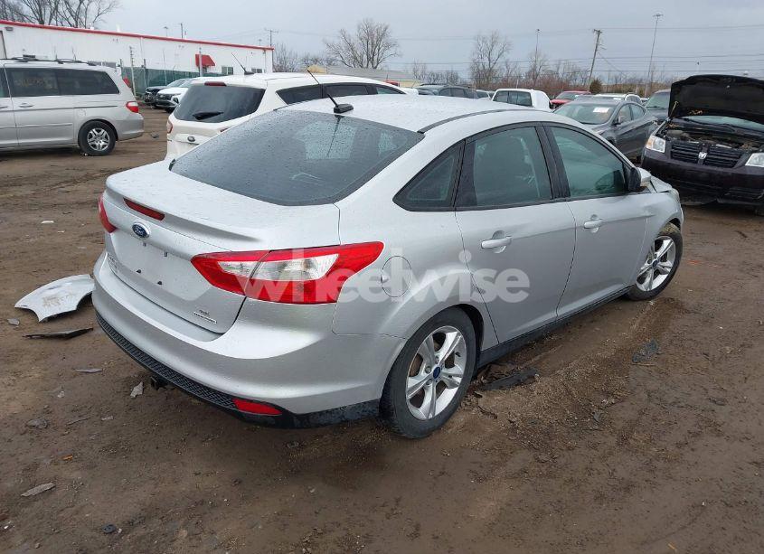 Photo 4 of 2014 Ford Focus SE (VIN 1FADP3F2XEL392052)