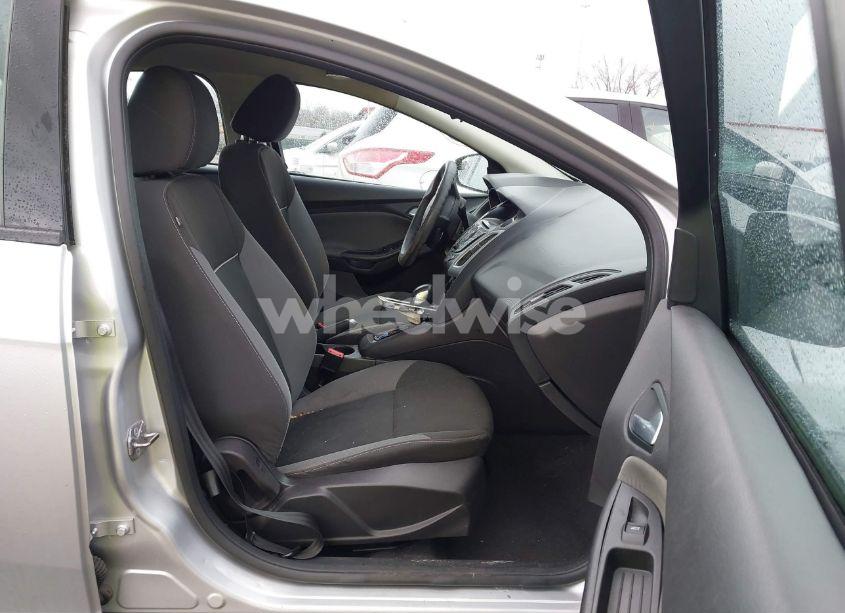 Photo 5 of 2014 Ford Focus SE (VIN 1FADP3F2XEL392052)