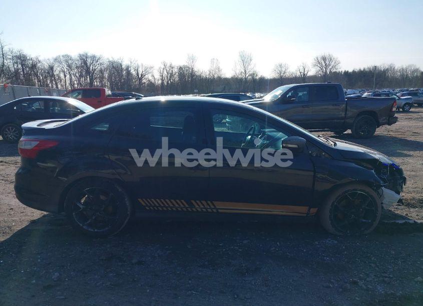 Photo 13 of 2014 Ford Focus SE (VIN 1FADP3F2XEL401932)