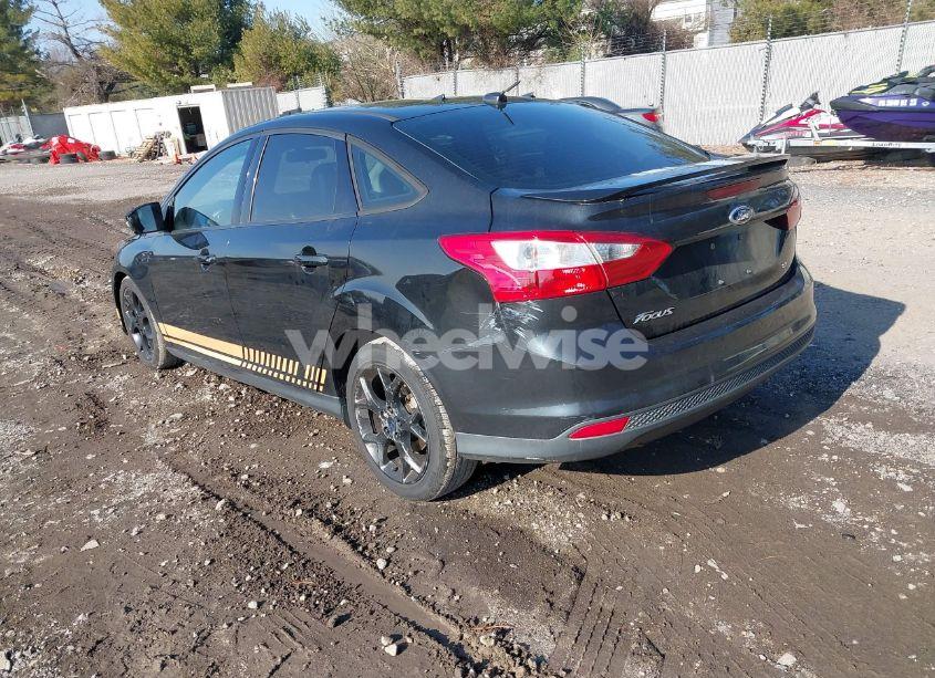 Photo 3 of 2014 Ford Focus SE (VIN 1FADP3F2XEL401932)